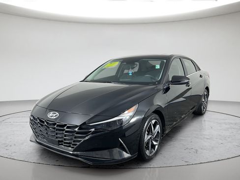 Used 2022 Hyundai Elantra Limited w/ Cargo Package FWD image 7