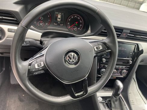 Used 2022 Volkswagen Passat 2.0T SE FWD image 18