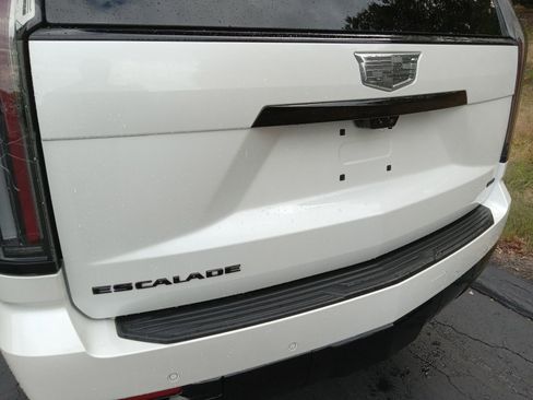 Used 2025 Cadillac Escalade Sport w/ LPO, ONYX Package image 8