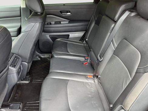 Used 2024 Nissan Pathfinder SL AWD/4WD image 13