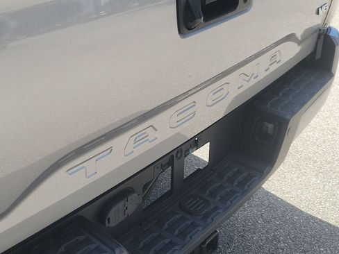 Used 2017 Toyota Tacoma Limited w/ Tow Package RWD image 6