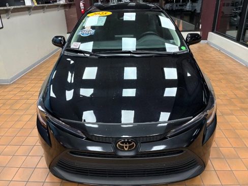 Used 2025 Toyota Corolla LE image 6