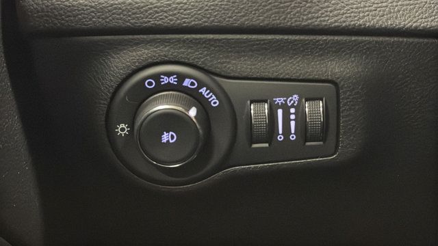 Used 2018 Jeep Compass Limited w/ Navigation Group AWD/4WD image 28