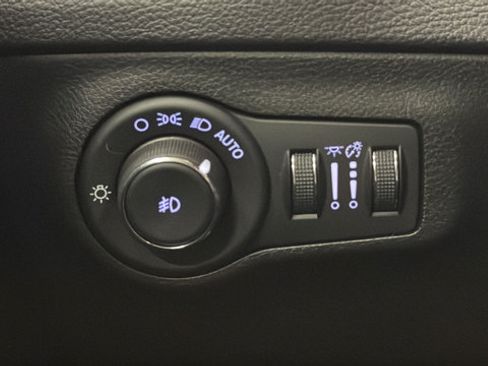 Used 2018 Jeep Compass Limited w/ Navigation Group AWD/4WD image 28
