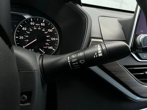 Used 2025 Nissan Altima 2.5 SV image 35