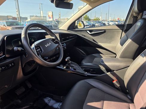 Used 2023 Kia Niro EX FWD image 9