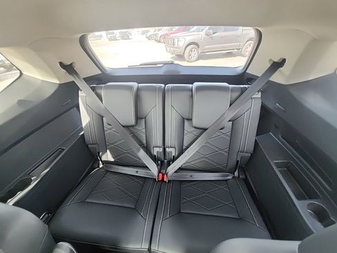 Used 2025 Volkswagen Atlas SE image 13