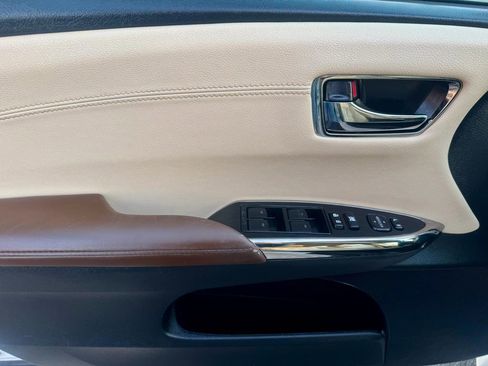 Used 2016 Toyota Avalon XLE Plus FWD image 18
