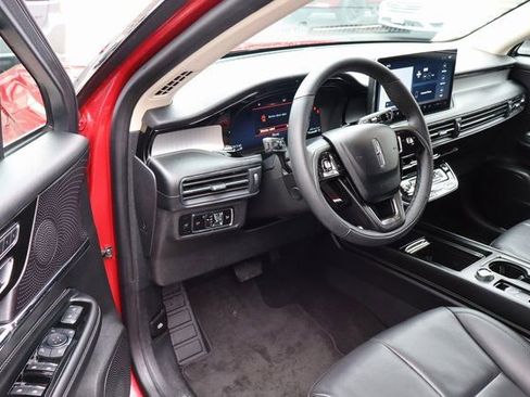 Used 2023 Lincoln Corsair Standard w/ Equipment Group 101A image 4