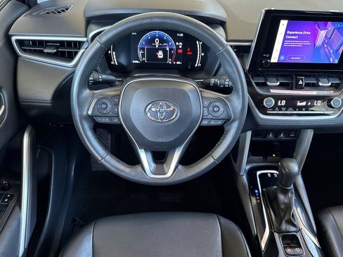 Used 2024 Toyota Corolla Cross XLE FWD image 30