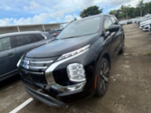 Used 2025 Mitsubishi Outlander SE AWD/4WD image 1