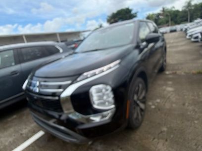 Used 2025 Mitsubishi Outlander SE