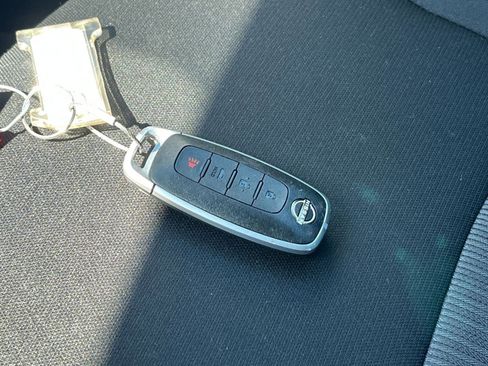 Used 2025 Nissan Sentra SV FWD image 21