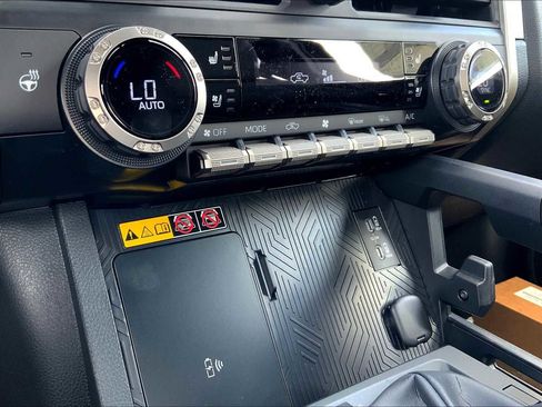 Used 2025 Toyota Tacoma TRD Sport w/ TRD Sport Premium Package image 18