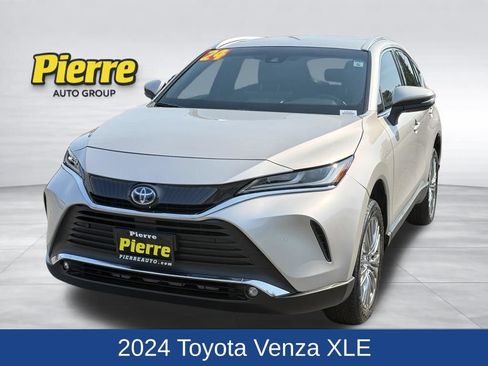 Used 2024 Toyota Venza XLE AWD/4WD image 1