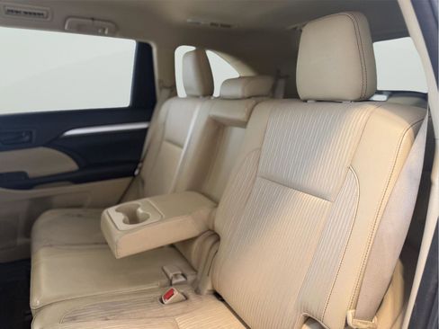Used 2018 Toyota Highlander Plus image 27