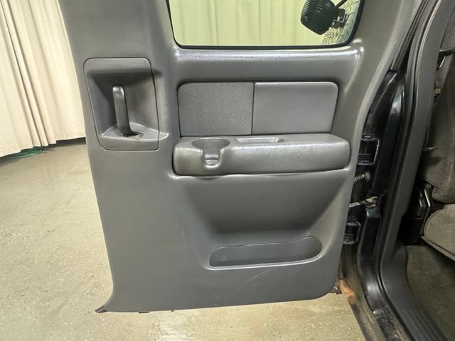 Used 2004 Chevrolet Silverado 2500 LS AWD/4WD image 25