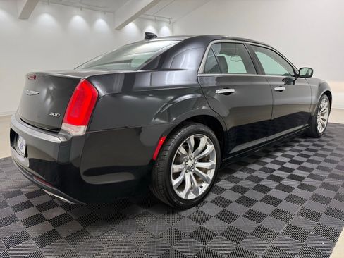 Used 2018 Chrysler 300 Limited RWD image 6