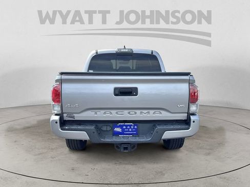 Used 2019 Toyota Tacoma Limited image 4