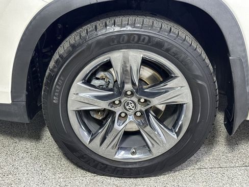 Used 2018 Toyota Highlander Limited Platinum image 16