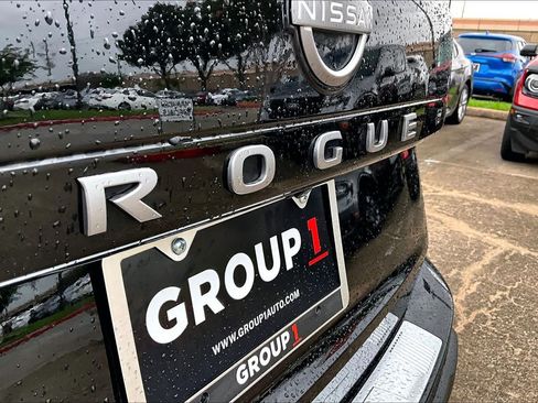 Certified 2025 Nissan Rogue SV FWD image 10