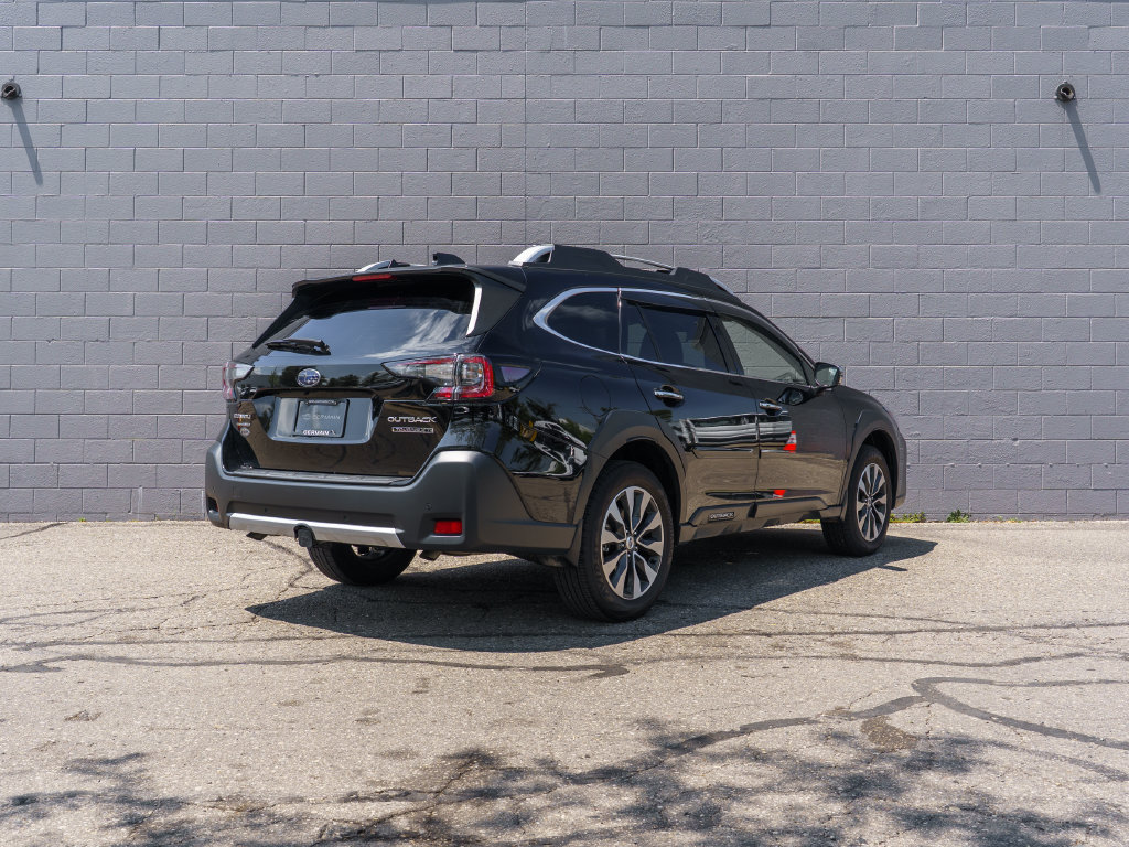 Used 2025 Subaru Outback Touring XT AWD/4WD image 7