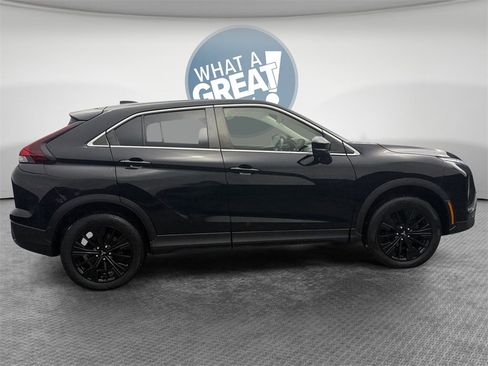 Used 2022 Mitsubishi Eclipse Cross LE image 2