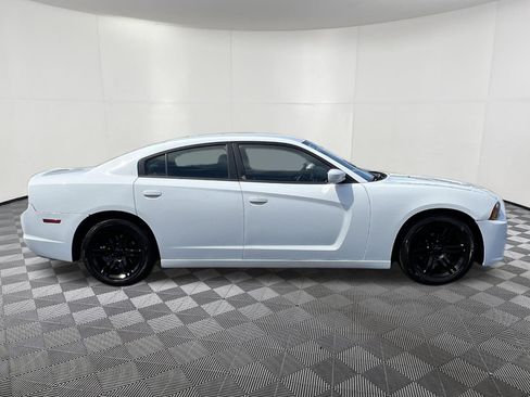 Used 2014 Dodge Charger SE RWD image 7
