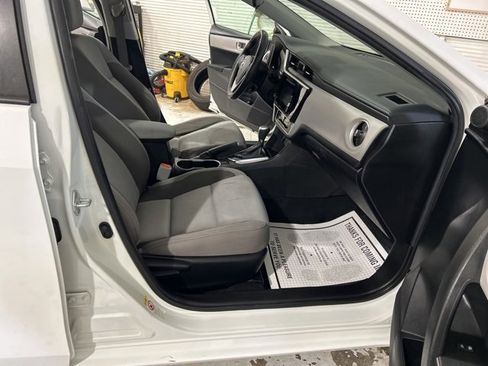 Used 2019 Toyota Corolla L image 12