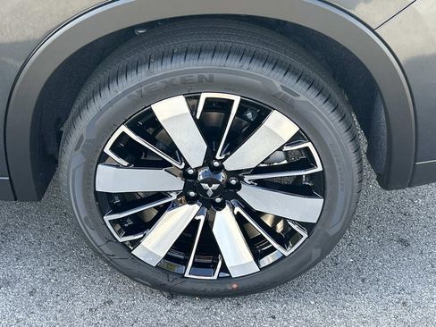 Used 2025 Mitsubishi Outlander SE image 13