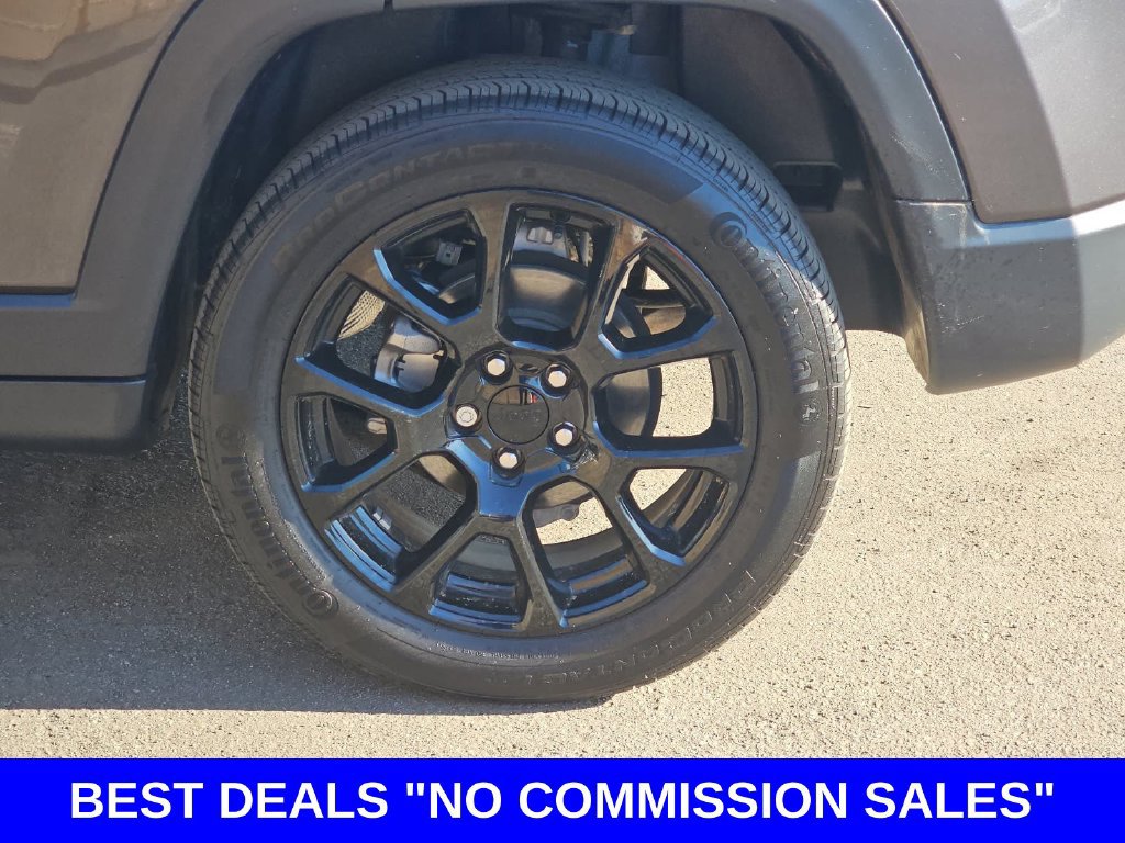 Used 2023 Jeep Compass Latitude w/ Sun and Sound Group AWD/4WD image 36