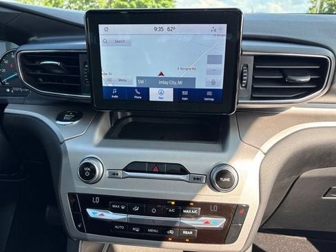 Used 2021 Ford Explorer XLT w/ Equipment Group 202A AWD/4WD image 10