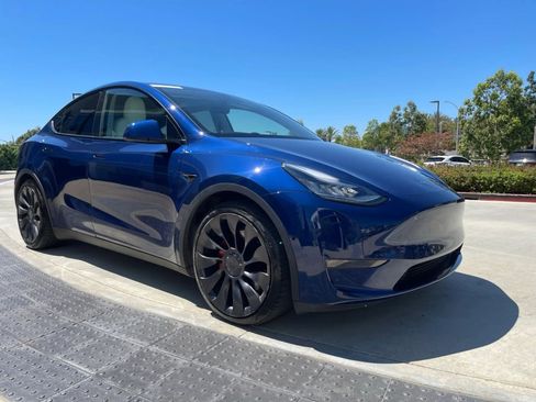 Used 2023 Tesla Model Y Performance AWD/4WD image 3