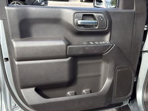 Used 2025 Chevrolet Silverado 1500 Custom image 18
