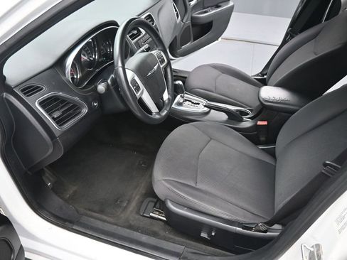 Used 2014 Chrysler 200 Touring image 9