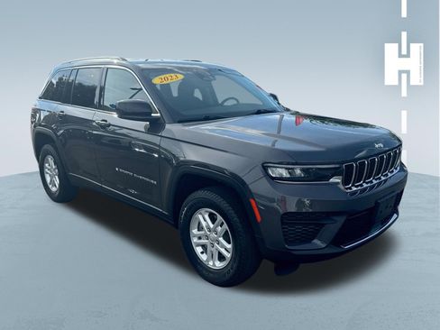 Used 2023 Jeep Grand Cherokee Laredo AWD/4WD image 1