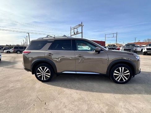 Certified 2024 Nissan Pathfinder Platinum image 5