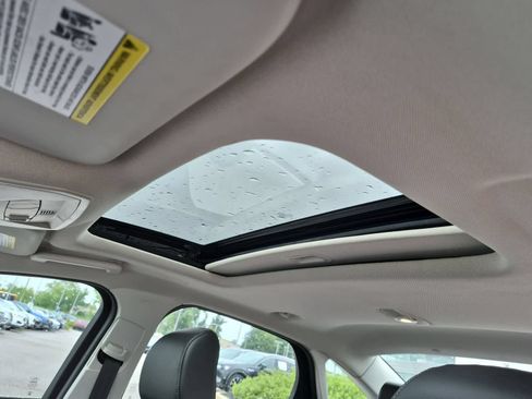 Used 2018 Ford Focus Titanium FWD image 19