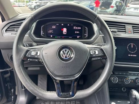 Used 2020 Volkswagen Tiguan SEL AWD/4WD image 19