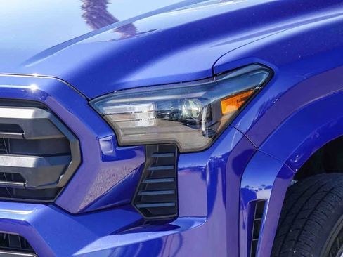 Used 2025 Toyota Tacoma SR5 image 8