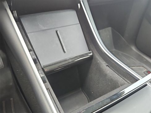 Used 2020 Tesla Model Y Long Range image 27