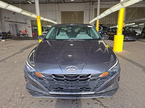 Used 2023 Hyundai Elantra SEL w/ Convenience Package FWD image 2