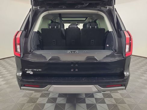 Used 2025 Ford Expedition Platinum image 26