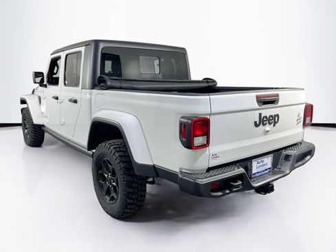 Used 2022 Jeep Gladiator Willys image 7