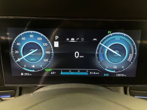 Certified 2025 Hyundai Elantra Limited FWD image 20