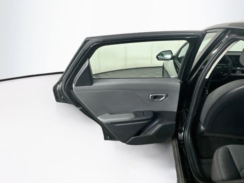 Used 2025 Kia K4 FWD image 25