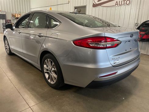 Used 2020 Ford Fusion SE FWD image 3
