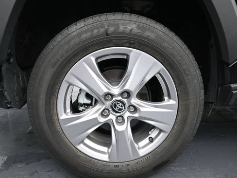 Used 2025 Toyota RAV4 XLE AWD/4WD image 10
