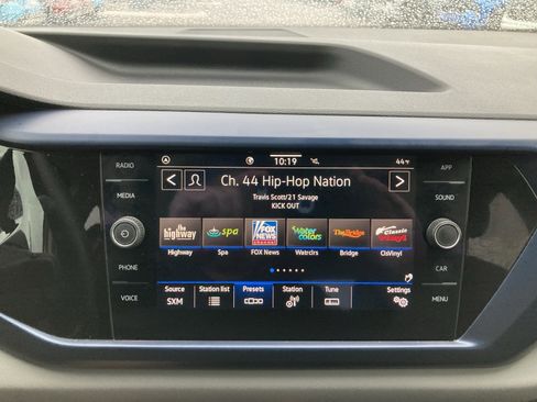 Used 2022 Volkswagen Taos SE w/ Panoramic Sunroof Package image 23