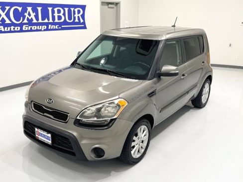 Used 2013 Kia Soul + FWD image 2